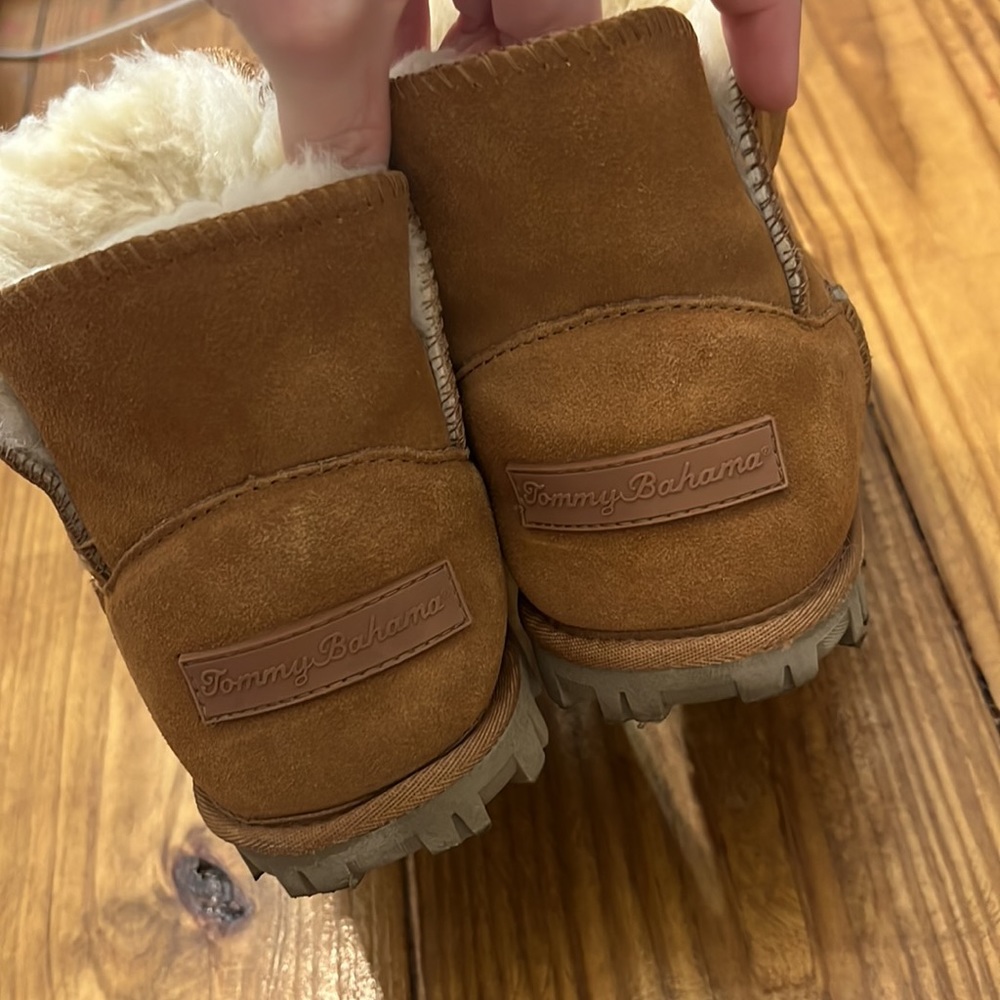 Tommy Bahama Womens Cozy Short Boots Size 9 - Picture 3 of 4